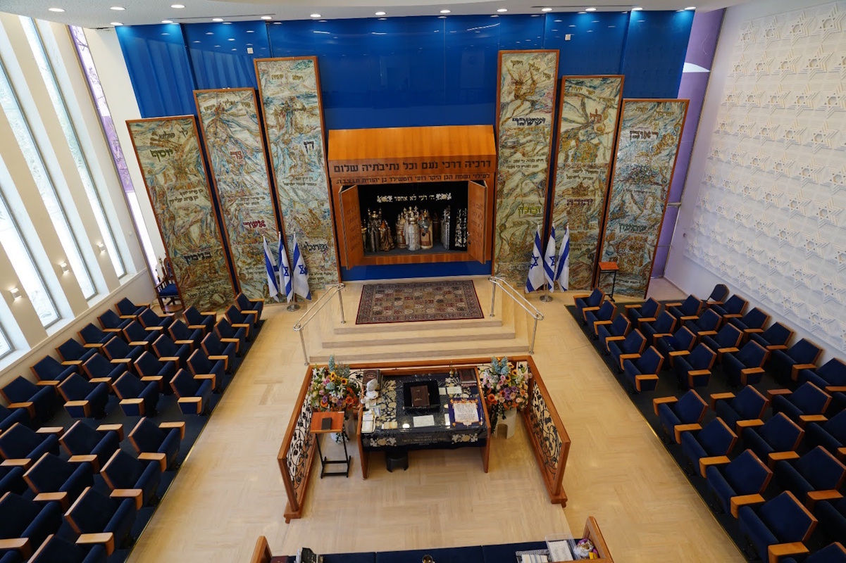 עזרת נשים והיריעות